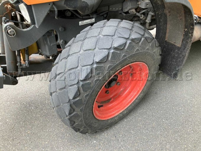 Traktor Ansicht Reifen vorne links