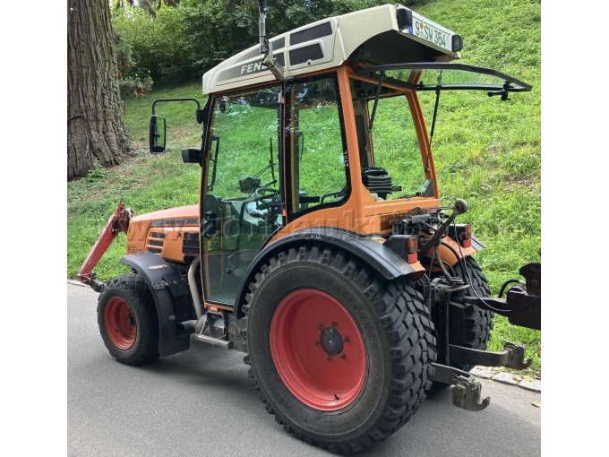 Traktor Ansicht hinten links