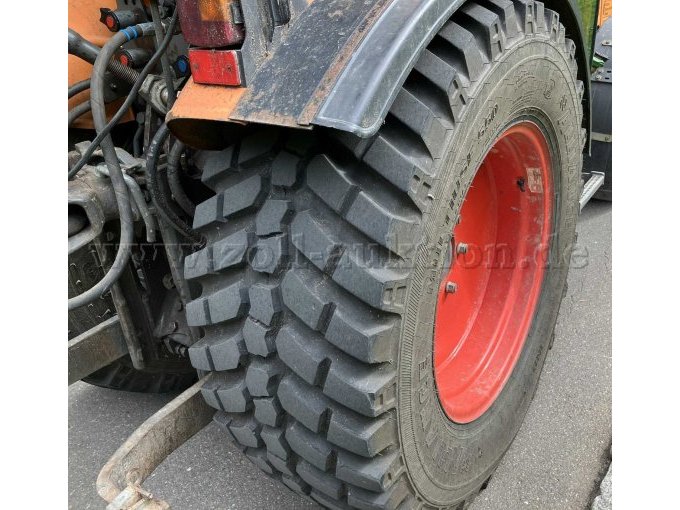 Traktor Reifen hinten rechts