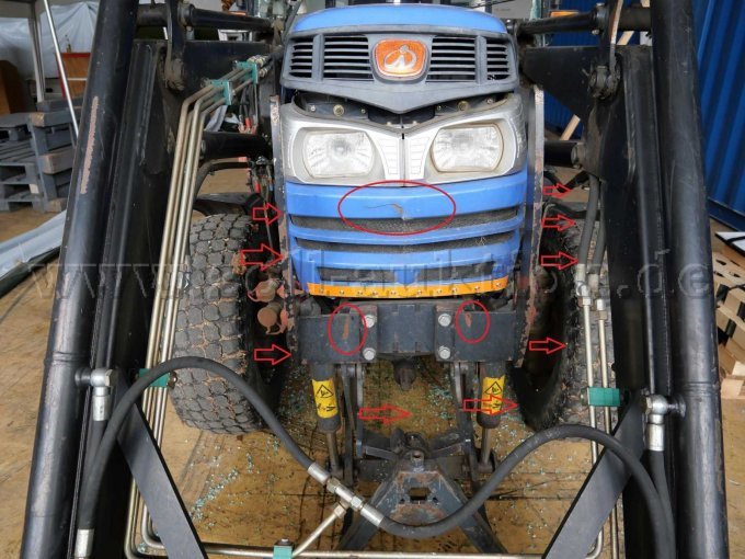 verbogener und gerissener Frontlader