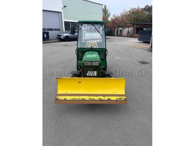 1 Traktor John Deere 430 mit Schneeschild und Streuer – foto 4 – kavel bij Zoll-Auktion, Altdorf