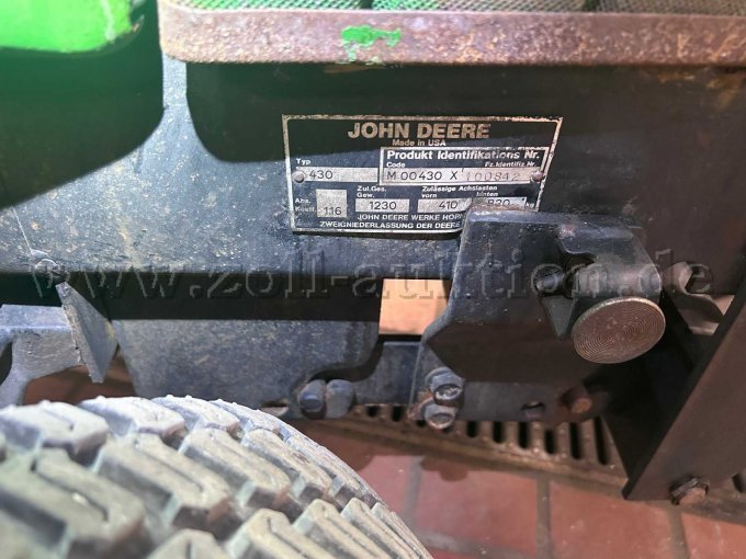 1 Traktor John Deere 430 mit Schneeschild und Streuer – foto 3 – kavel bij Zoll-Auktion, Altdorf