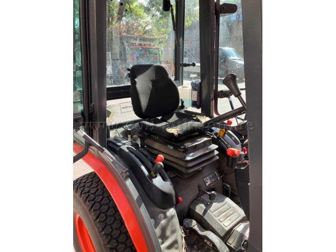 Traktor Kubota Ansicht Kabine rechts