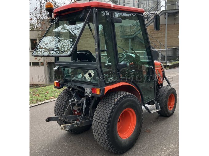 Traktor Kubota Ansicht hinten rechts
