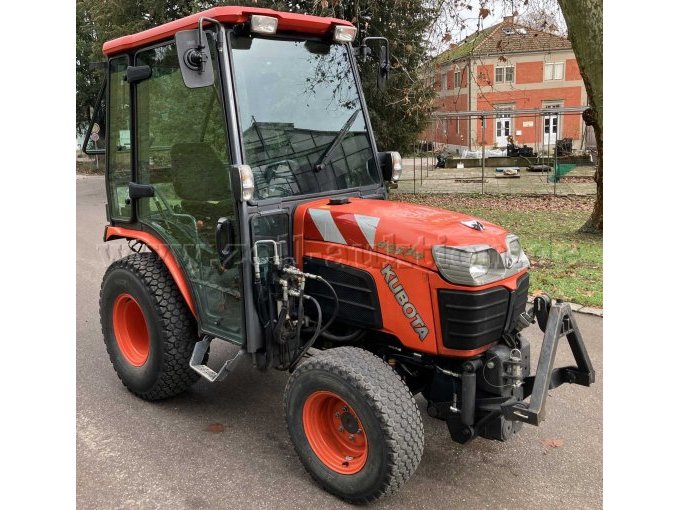 Traktor Kubota Ansicht vorne rechts