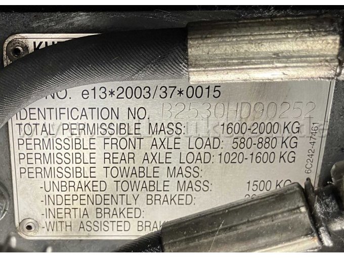 Traktor Kubota Ansicht Typenschild 2