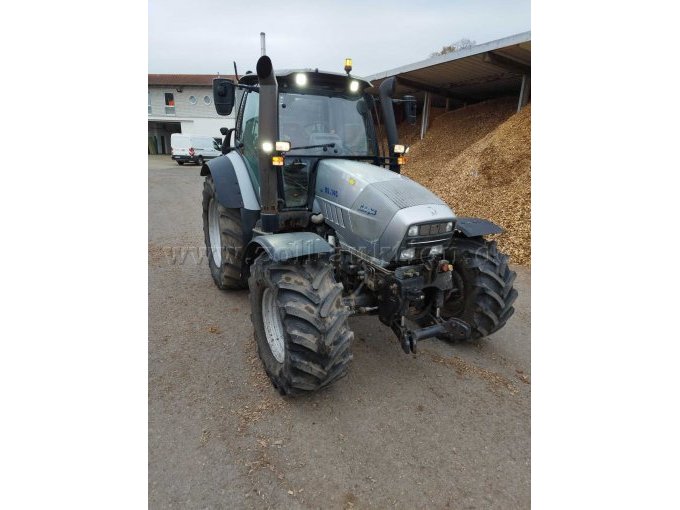 Frontansicht mit Beleuchtung