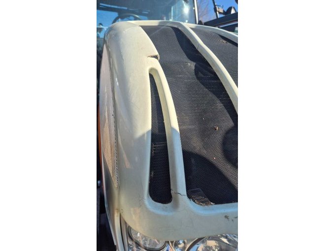 Motorhaube gebrochen