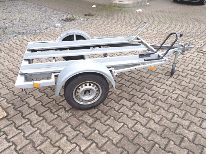 Transportanhänger seitlich (andere Seite)