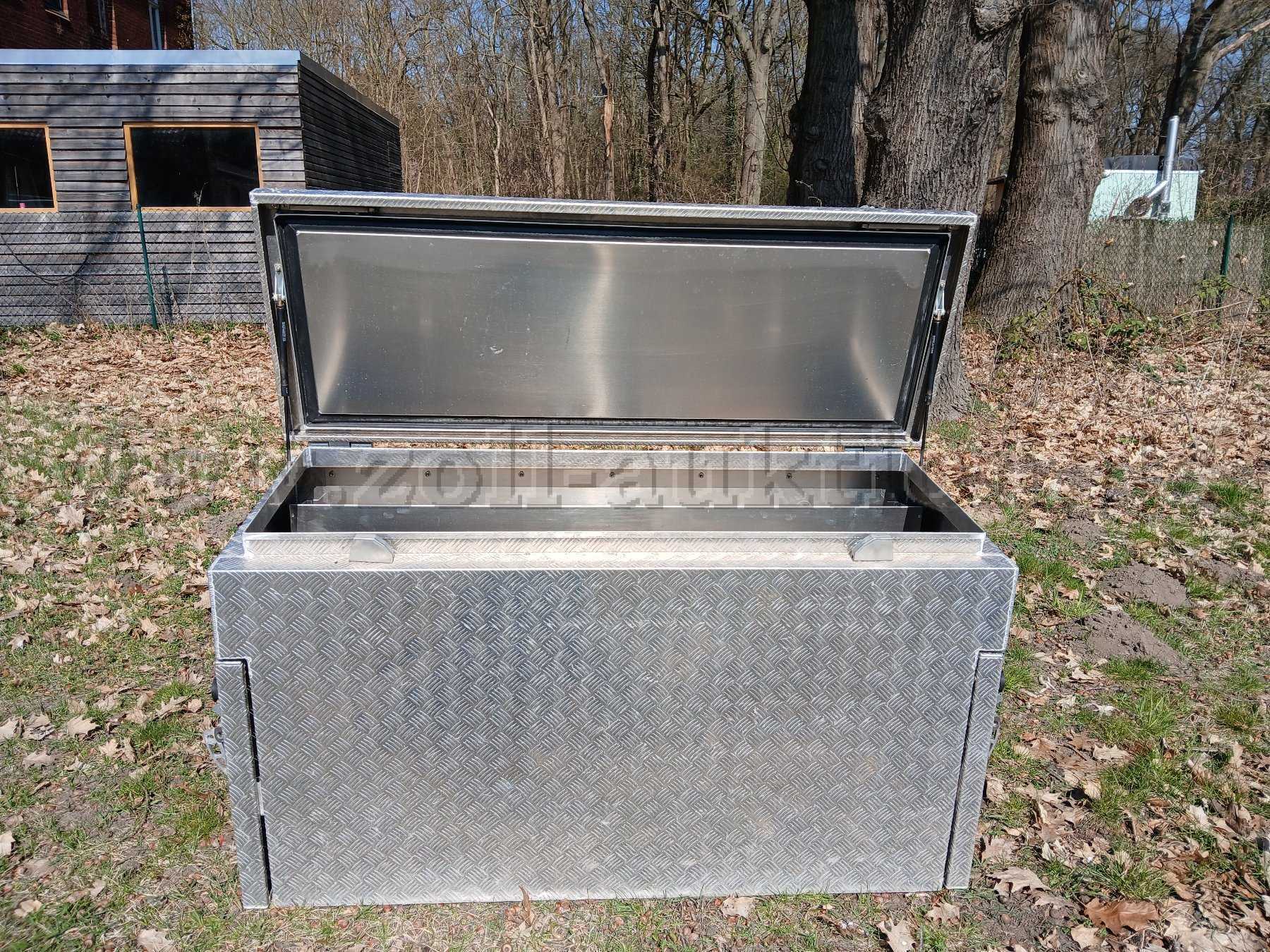 Voerderansicht/ geöffnete Klappe
 (Tür) nach oben