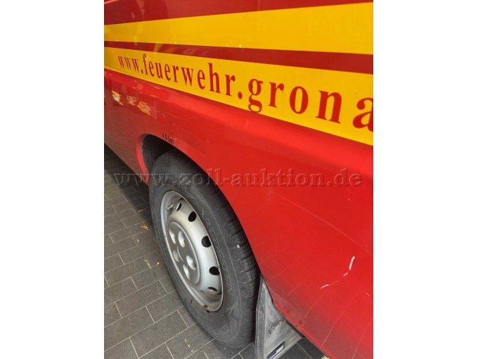 Seite mit Delle und Kratzer