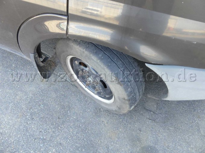 1 Transporter Ford Transit Hoch-Lang 2.2 Diesel / defekt und nicht fahrbereit – foto 7 – kavel bij Zoll-Auktion, Calau