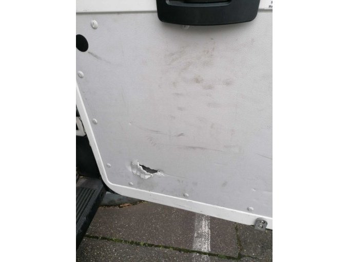 Beschädigung Heckladetür rechts, Peugeot Boxer