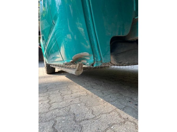Fahrerkabine unterhalb verformt