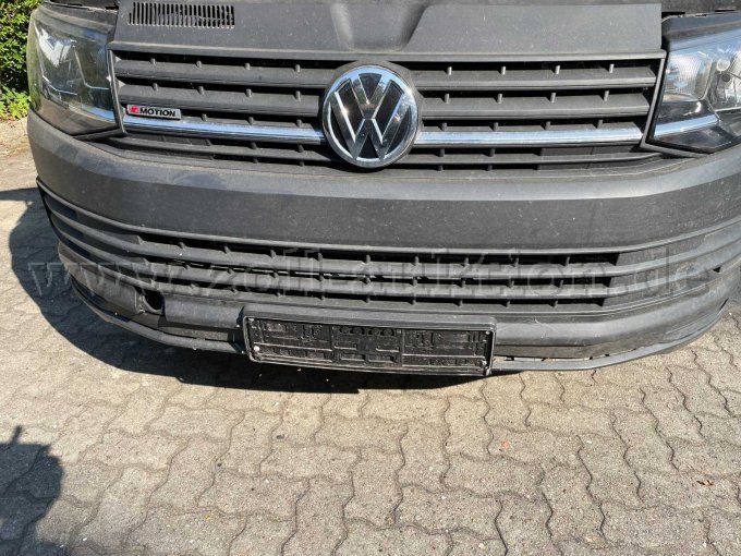 Stoßfänger vorn beschädigt