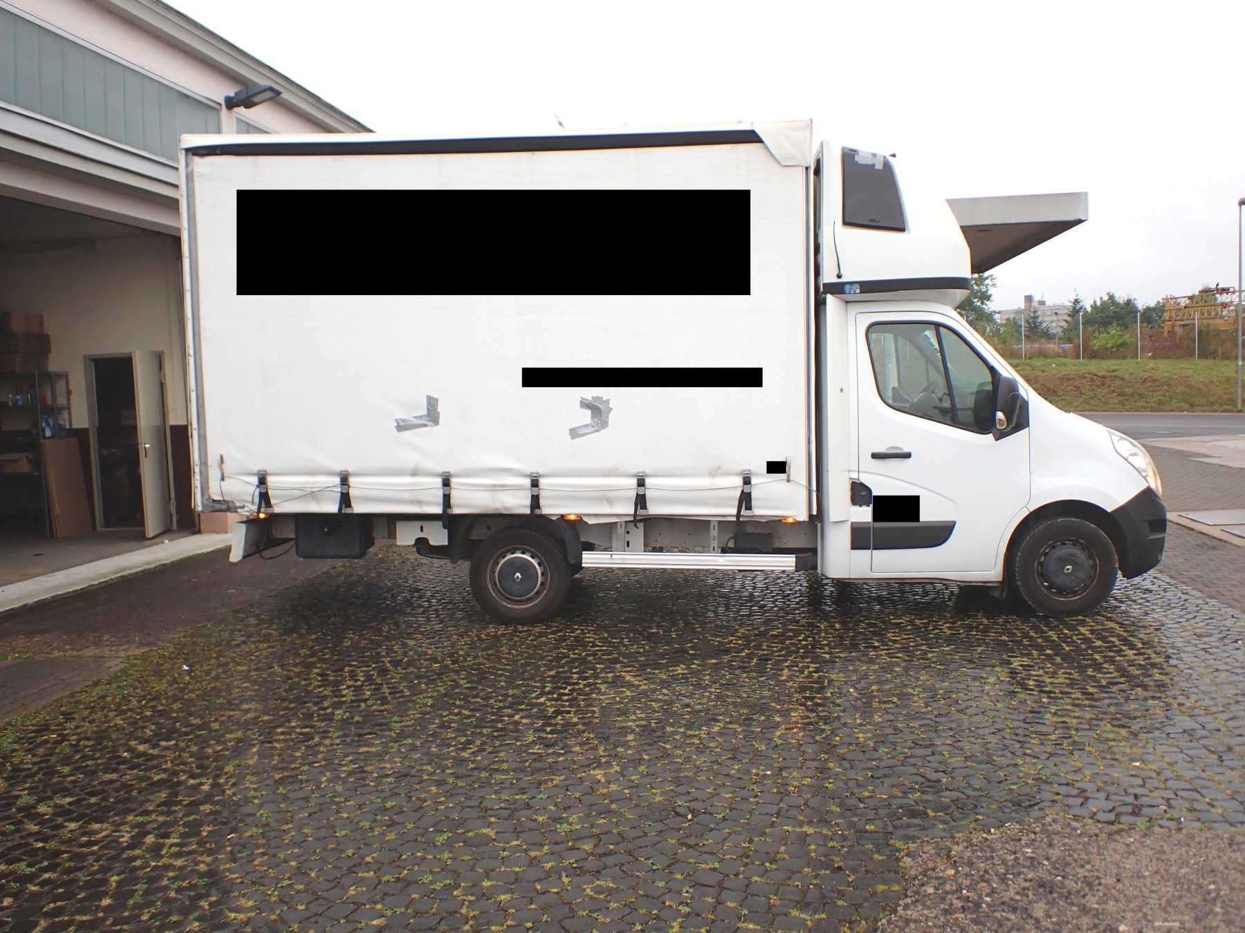 Transporter Renault Master III, seitlich andere Seite