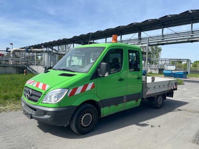Seiten- Frontansicht MB Sprinter
