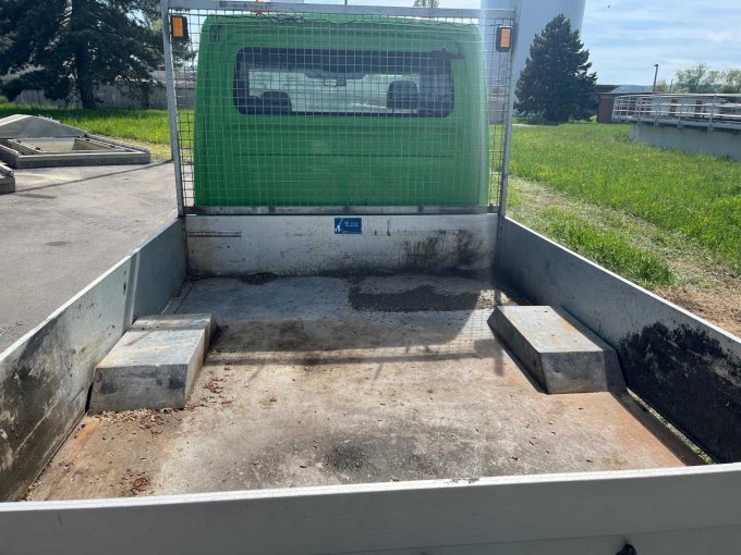 Pritsche mit ausgesparten Radkästen