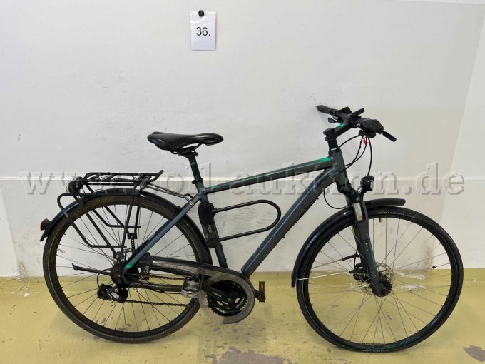 Trekkingrad von Cube, rechts