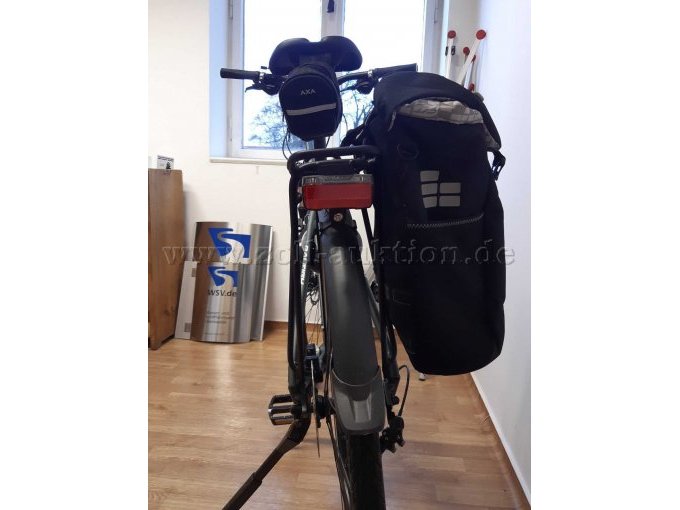 Rückansicht mit Packtasche