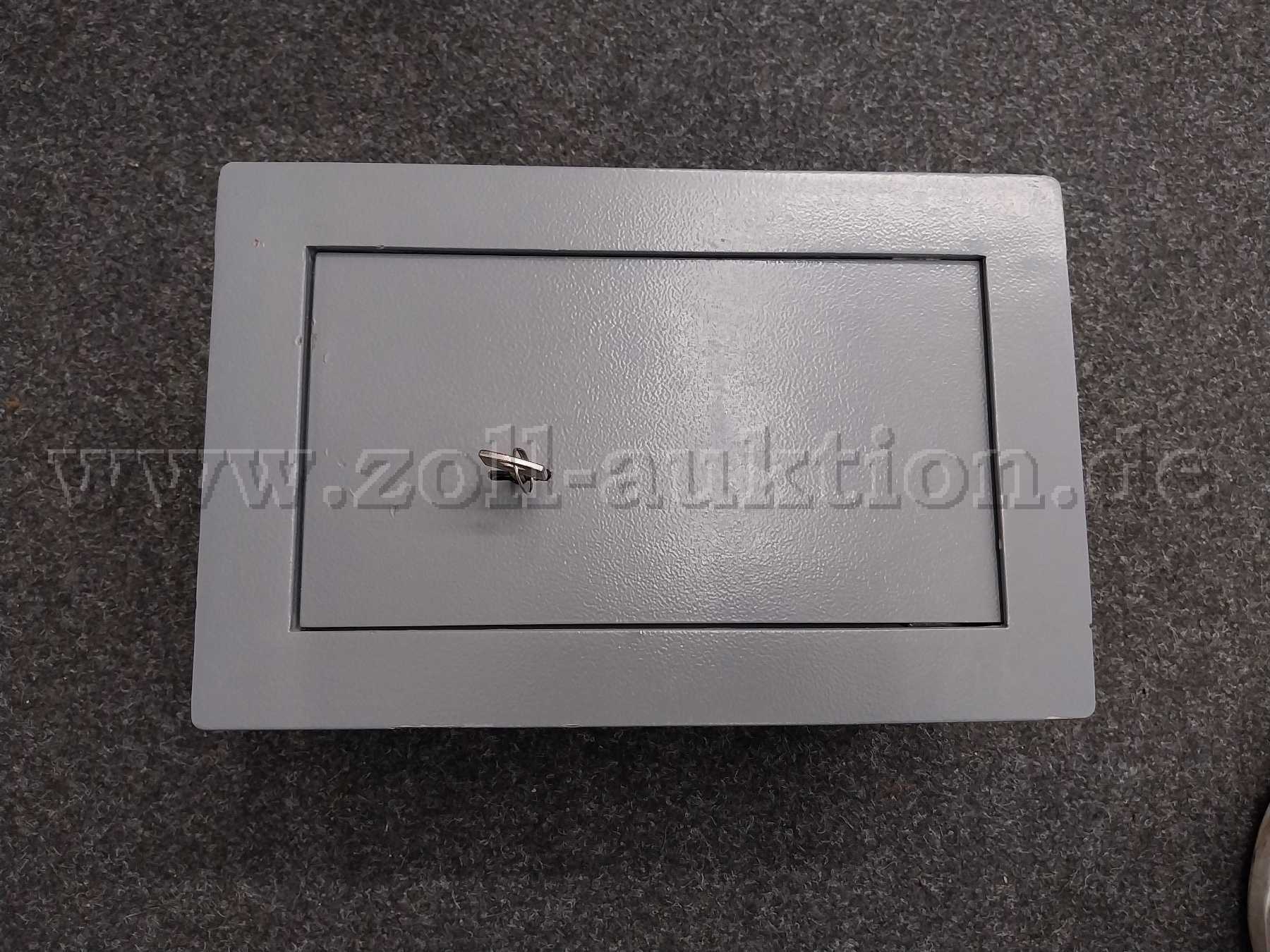 Tresor mit Schlüssel