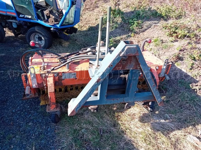 Kehrbürste Rückansicht mit Anbaurahmen
