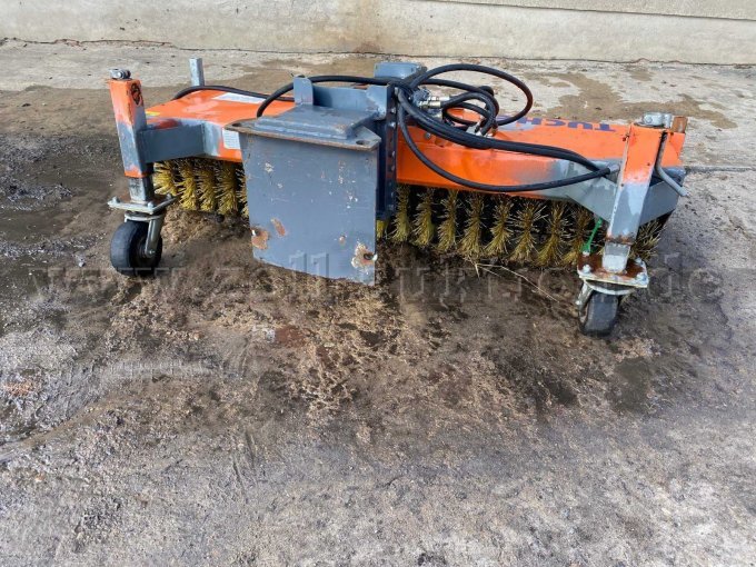 Rückseite mit Anschlussplatte