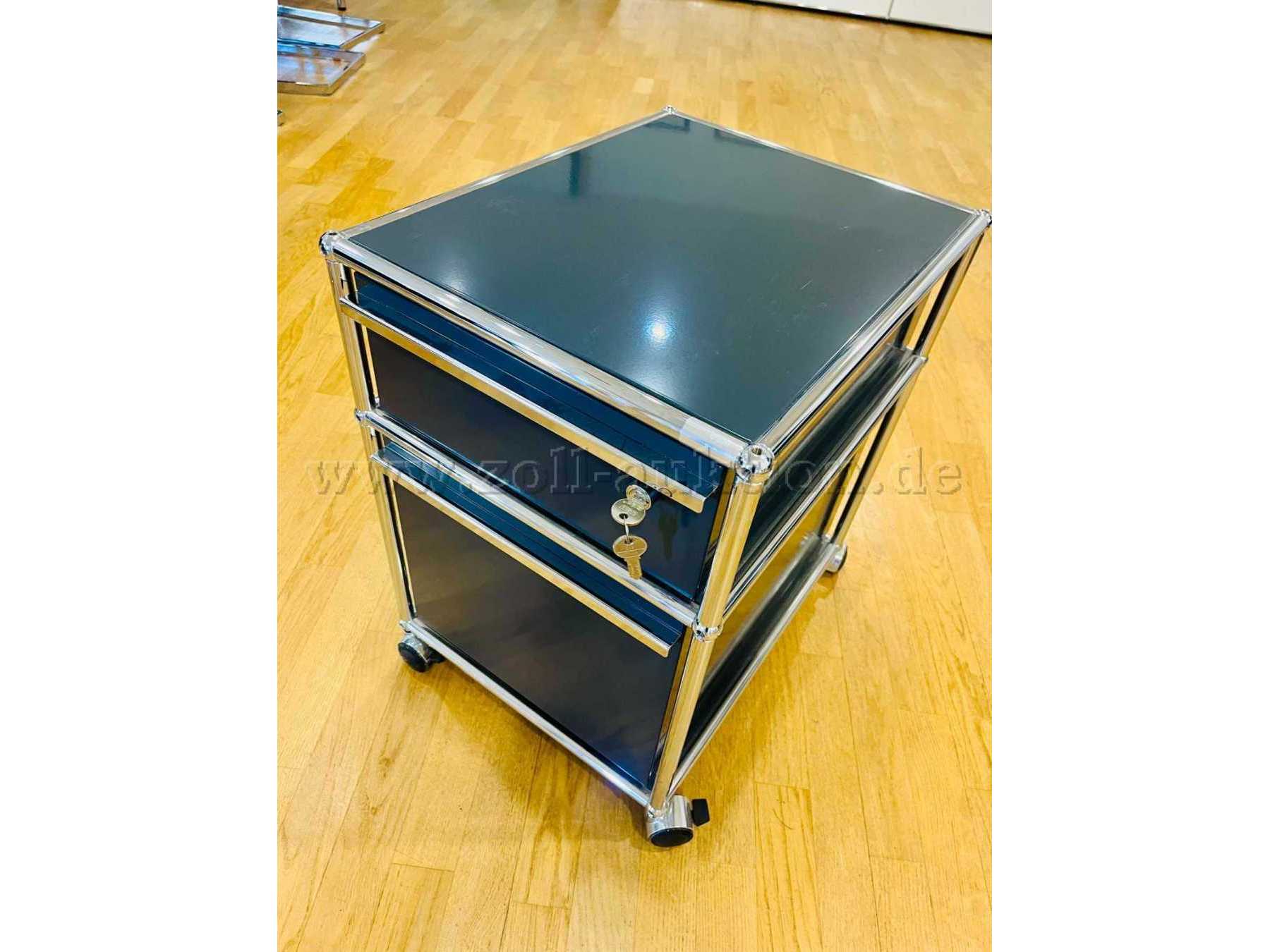 Rollcontainer vorne mit Schlüssel
