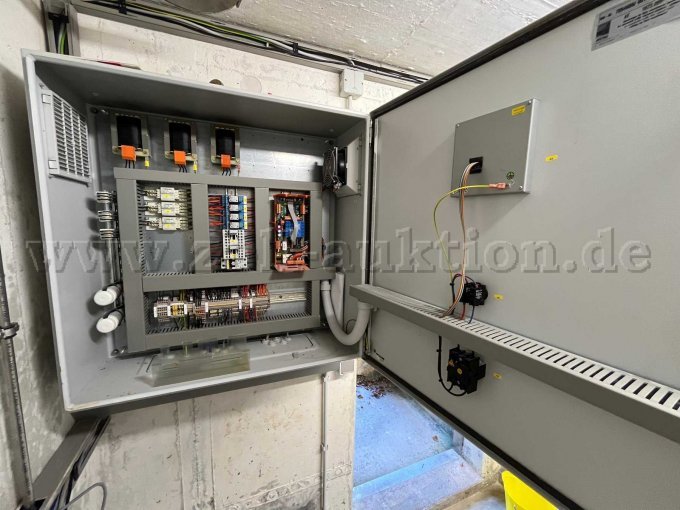 Schaltschrank der UV-Anlage offen