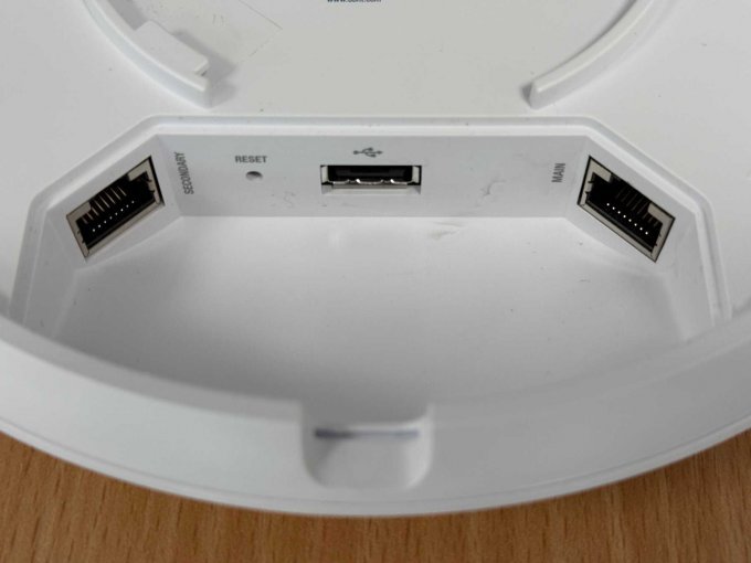 Ubiquiti UniFi AC PRO – WLAN Access Point
Ansicht der Anschlüsse