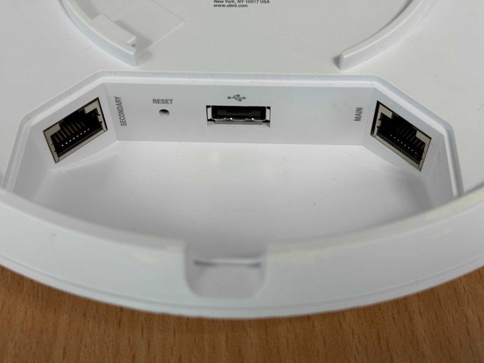 Ubiquiti UniFi AC PRO – WLAN Access Point 
Rückansicht