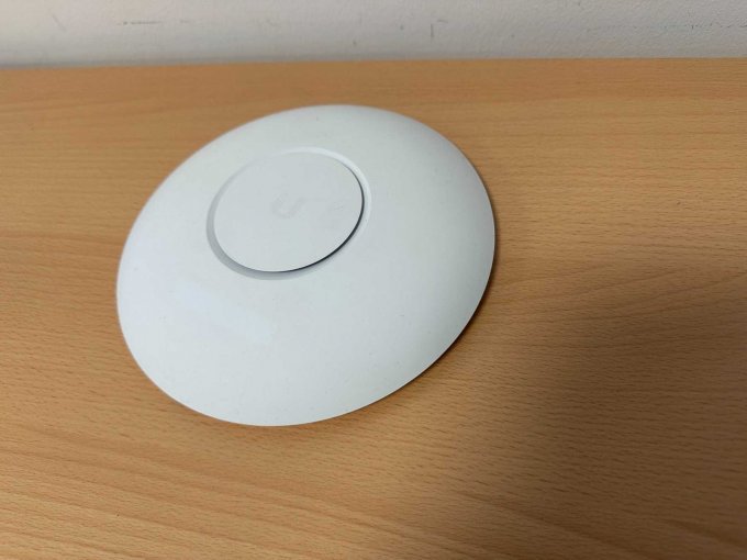 Ubiquiti UniFi AC PRO – WLAN Access Point 
Ansicht von oben