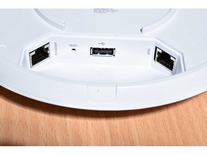 Ubiquiti UniFi AC PRO – WLAN Access Point
Ansicht der Anschlüsse