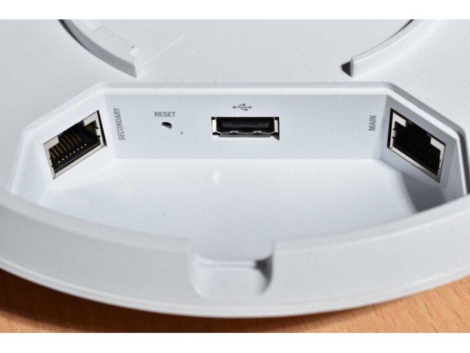 Ubiquiti UniFi AC PRO – WLAN Access Point
Ansicht der Anschlüsse