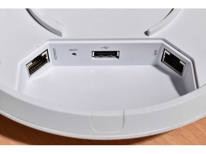 Ubiquiti UniFi AC PRO – WLAN Access Point
Ansicht der Anschlüsse