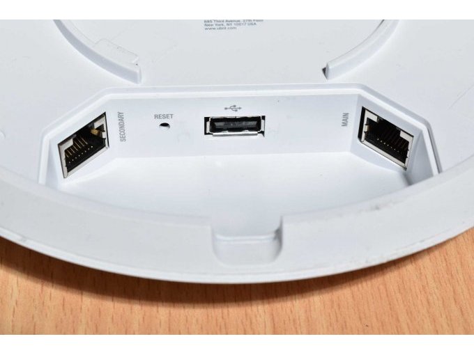 Ubiquiti UniFi AC PRO – WLAN Access Point
Rückansicht der Anschlüsse