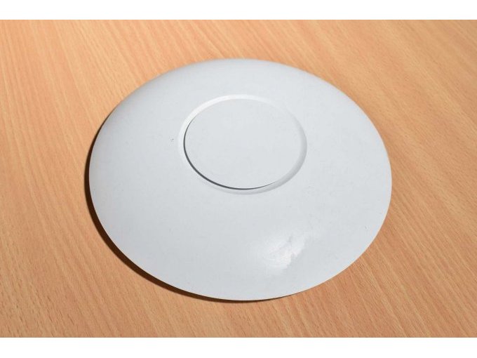 Ubiquiti UniFi AC PRO – WLAN Access Point
Ansicht von vorne