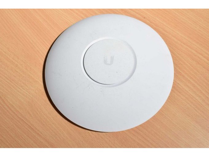 Ubiquiti UniFi AC PRO – WLAN Access Point
Ansicht von vorne