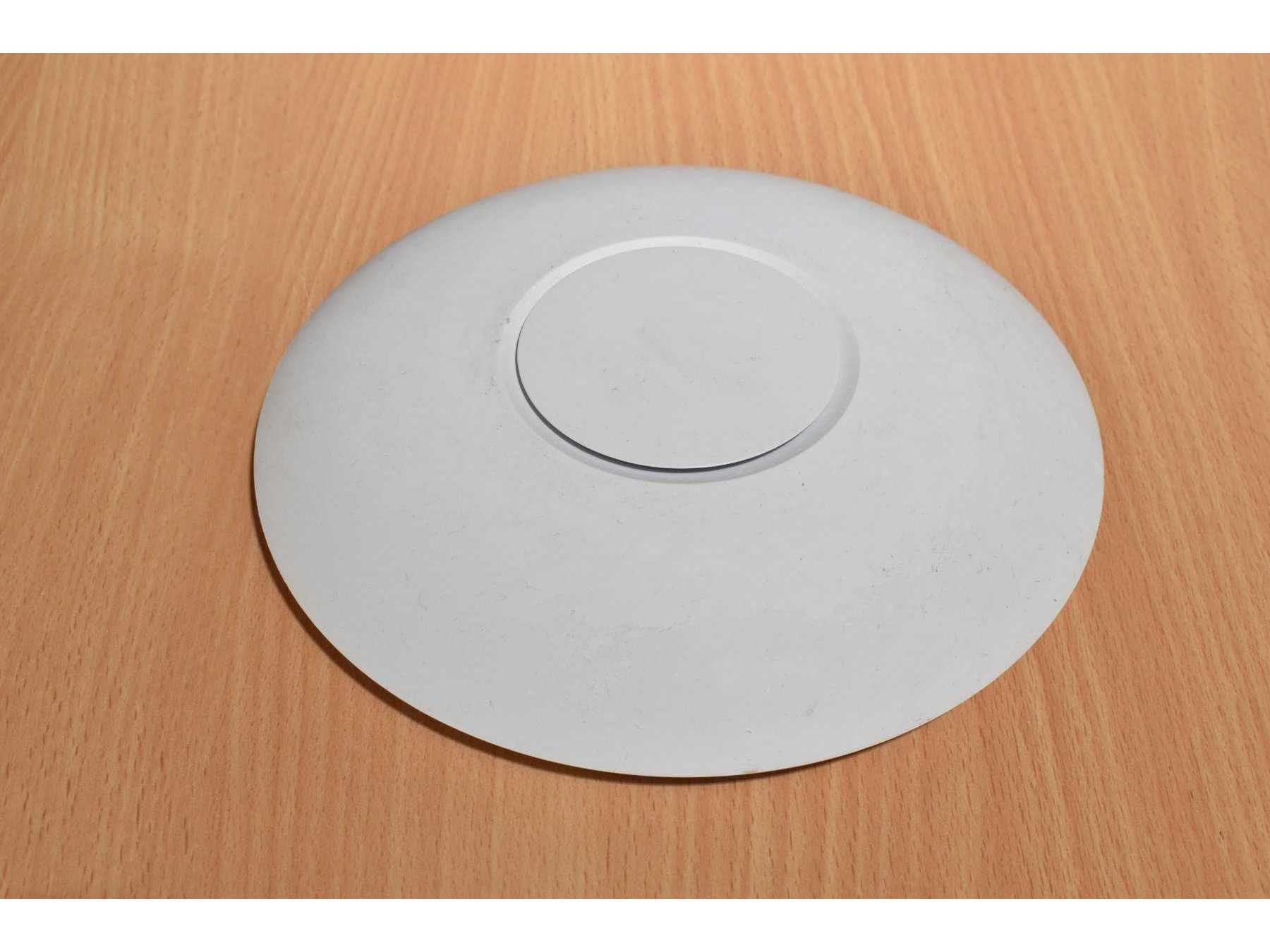 Ubiquiti UniFi AC PRO – WLAN Access Point
Ansicht von vorne