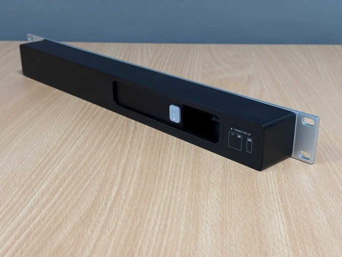Ubiquiti UniFi Rack-Adapter für Cloud Key Gen2 Plus
Rückansicht