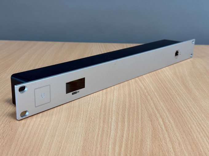 Ubiquiti UniFi Rack-Adapter für Cloud Key Gen2 Plus
Vorderansicht