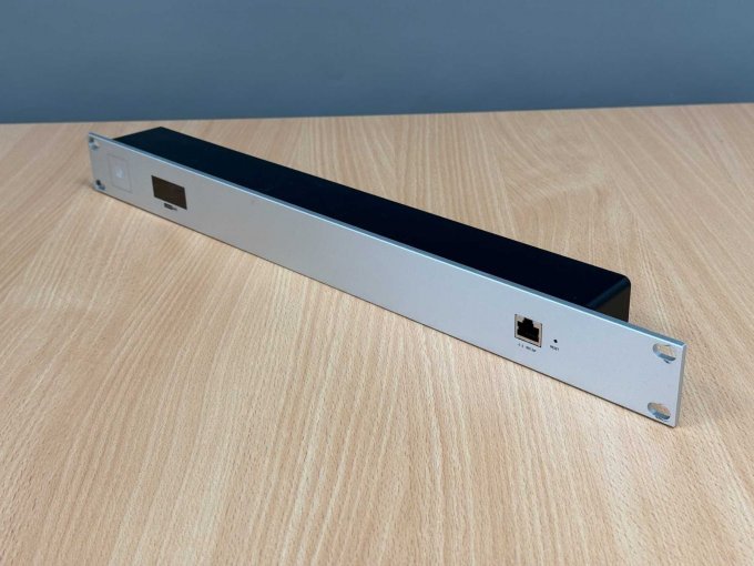 Ubiquiti UniFi Rack-Adapter für Cloud Key Gen2 Plus
Vorderansicht