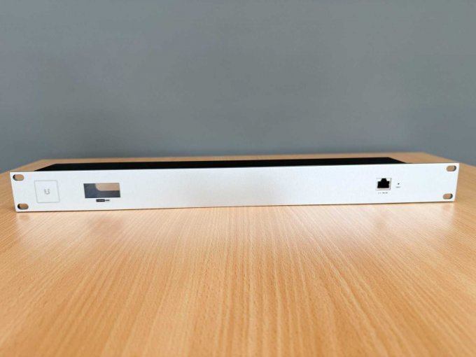 Ubiquiti UniFi Rack-Adapter für Cloud Key Gen2 Plus
Frontalansicht