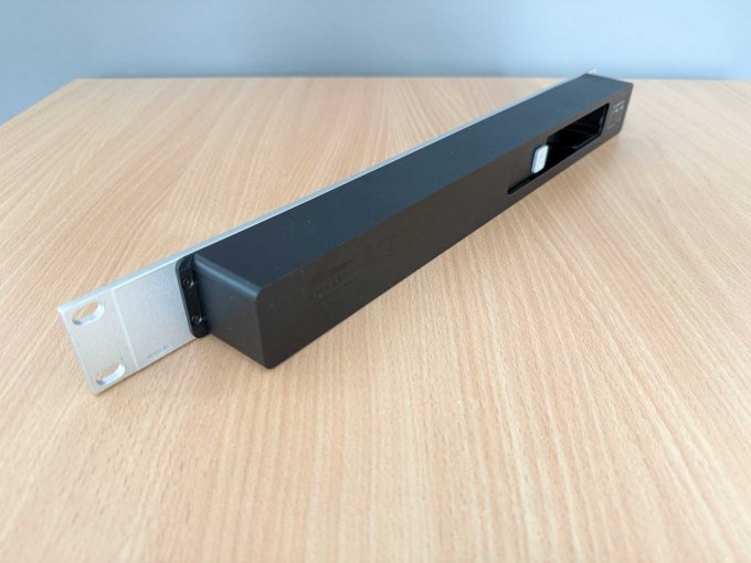 Ubiquiti UniFi Rack-Adapter für Cloud Key Gen2 Plus
Ansicht von hinten