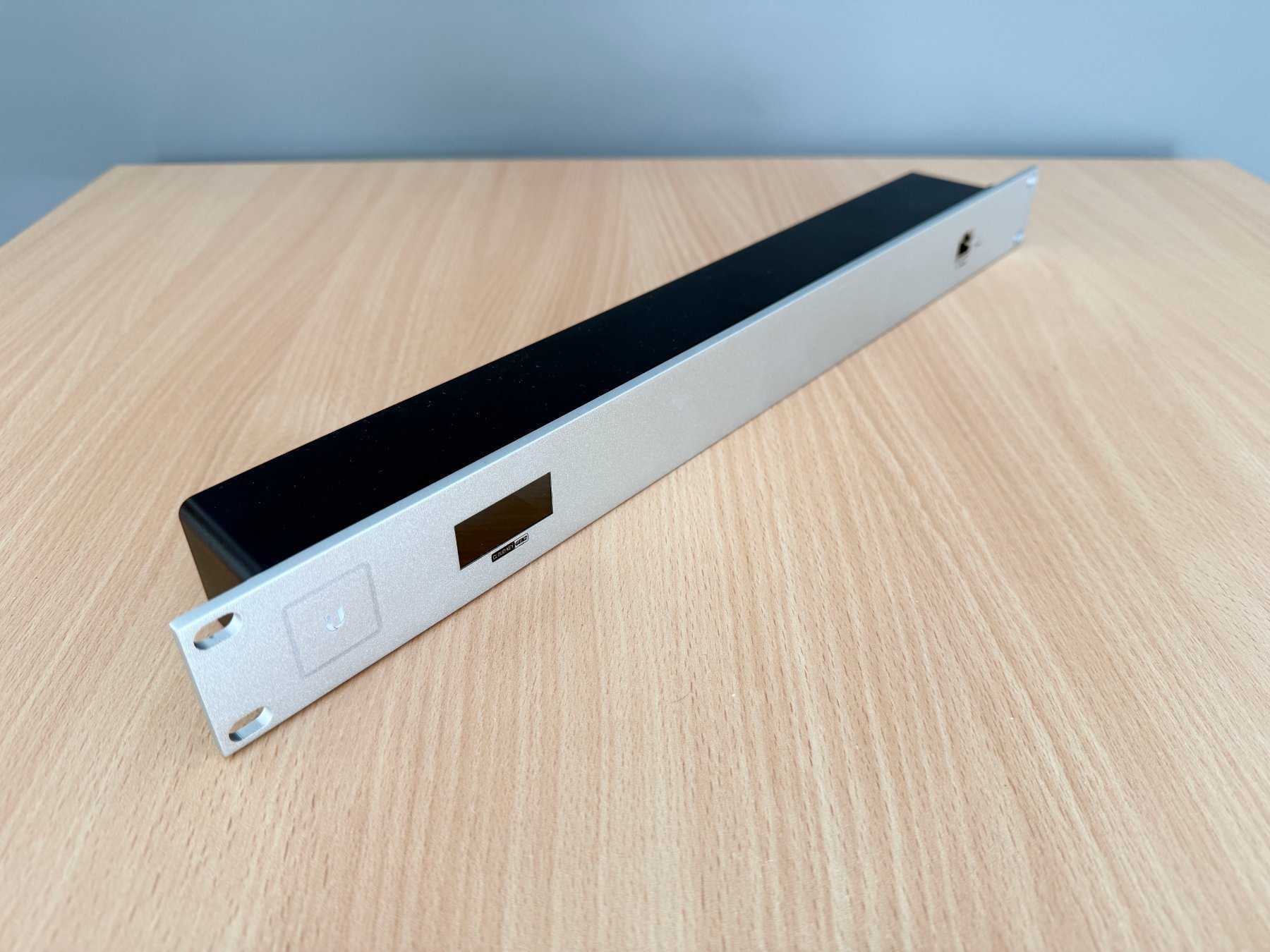 Ubiquiti UniFi Rack-Adapter für Cloud Key Gen2 Plus
Ansicht von vorne