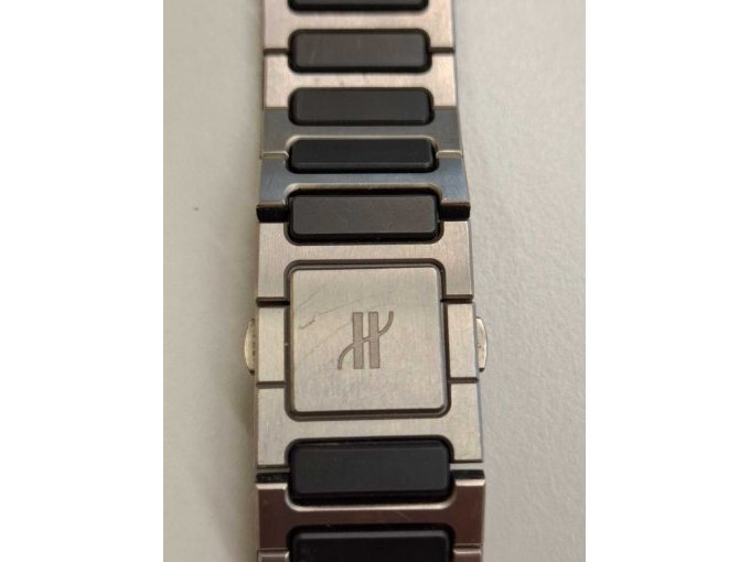 Schließe (verkratzt)