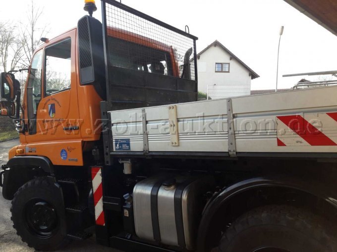 Unimog von links