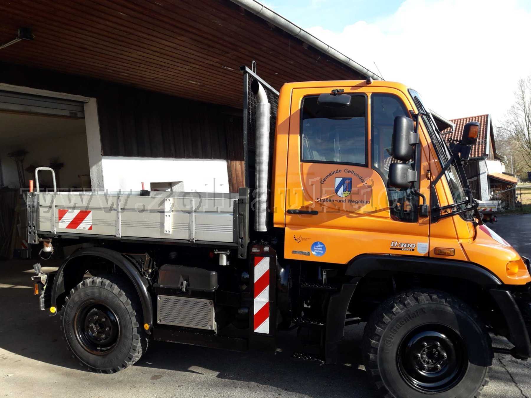 Unimog von rechts