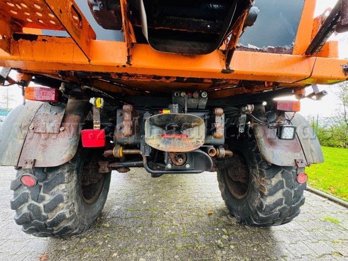 Ansicht Unterboden und Hinterachse, sichtbare Korrosion