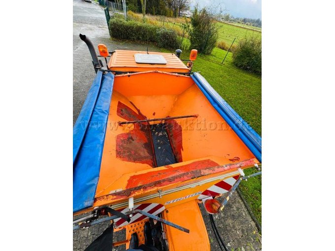 Innenansicht Streuer, Zustand Behälter und Förderband